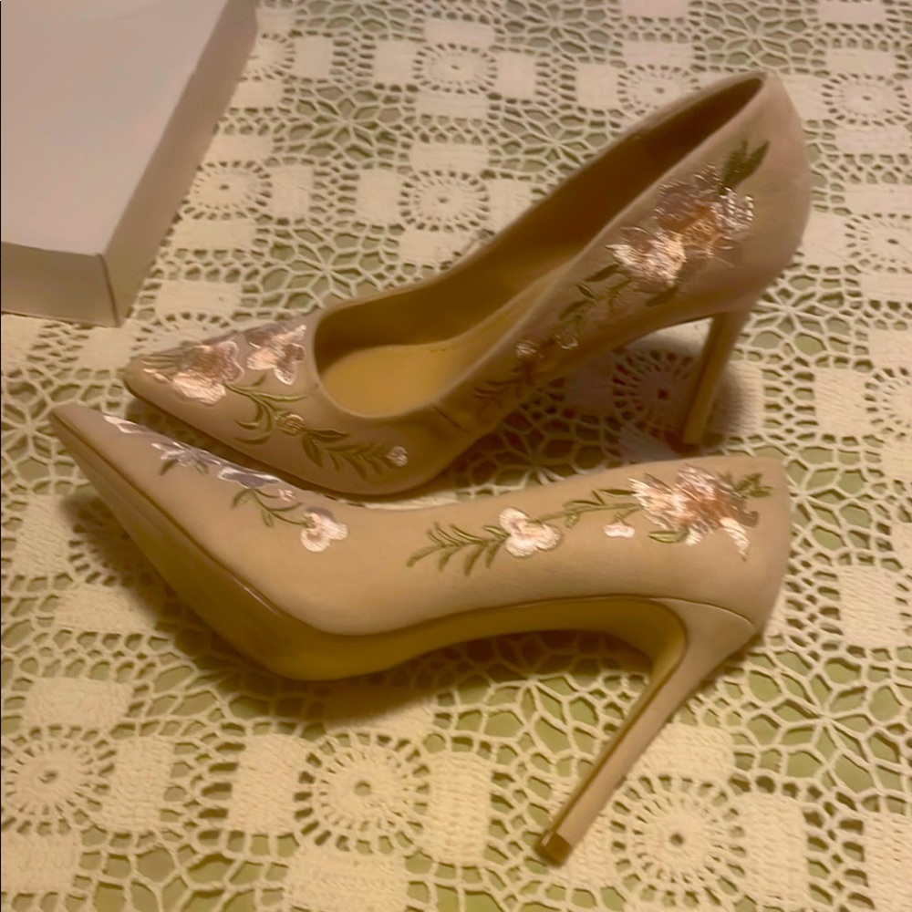 JustFab Cream Stiletto Heels Classic Design
